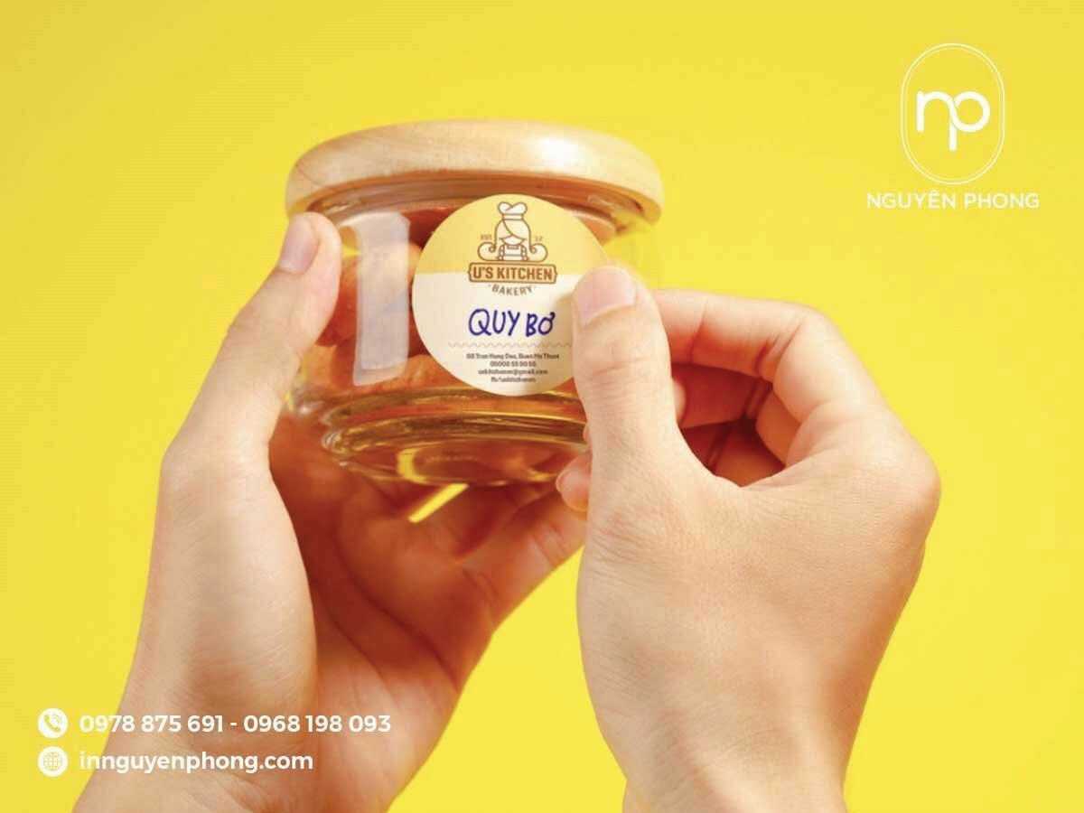 Mẫu in logo decal trên hộp bơ